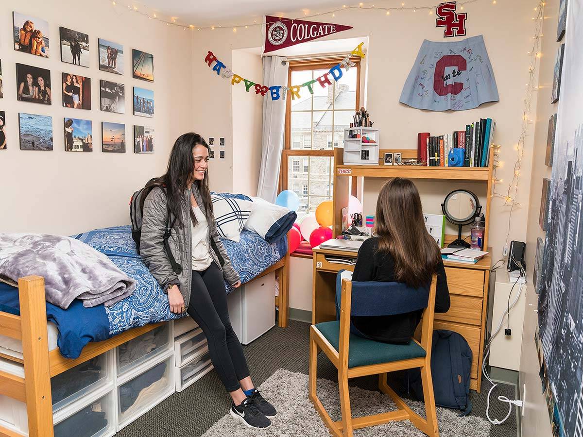 Two students chat in a student bedroom in one of ե֭'s Residential Commons